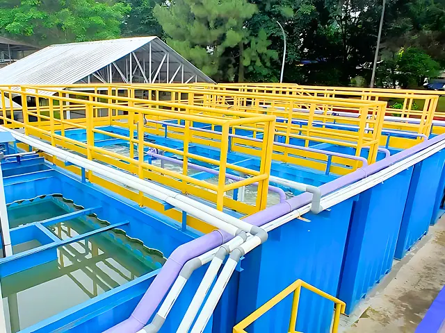 Instalasi sistem pengolahan air limbah di kolam aerasi